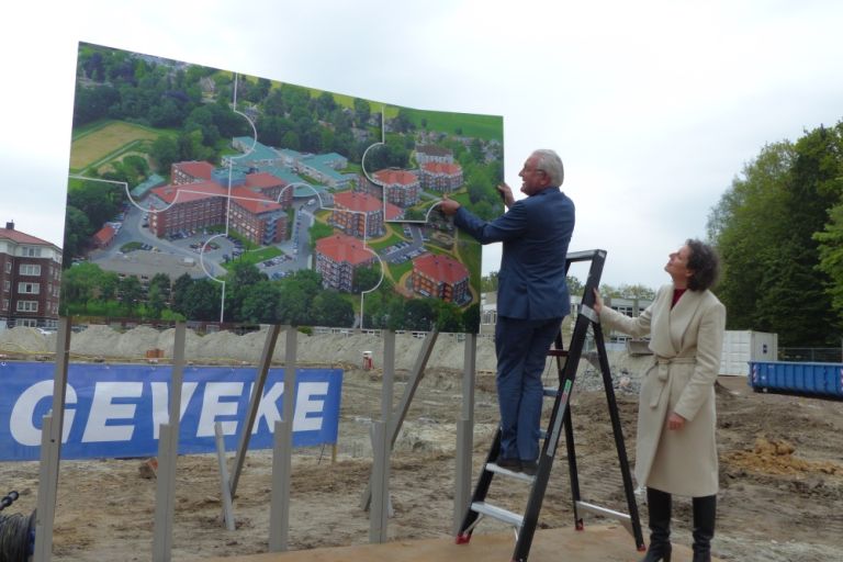 Bouw nieuwe woontorens voor ouderen feestelijk gestart